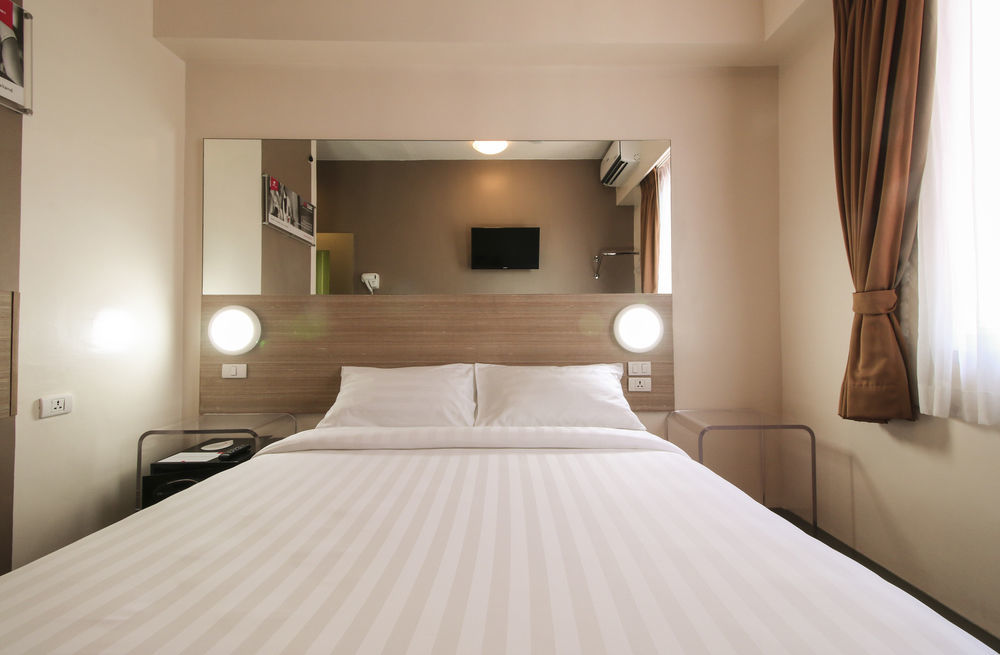 Red Planet Manila Aseana Hotel 3*