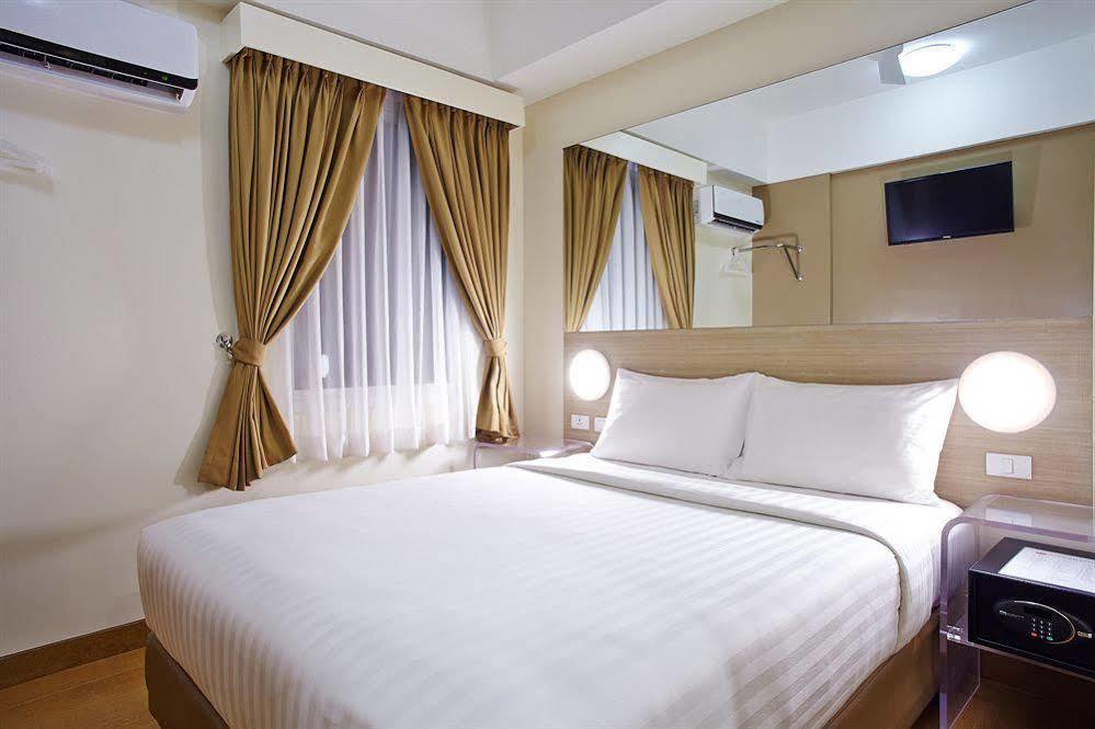 Red Planet Manila Aseana Hotel