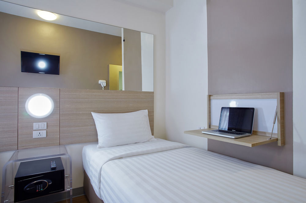 Hotel Red Planet Manila Aseana 3*