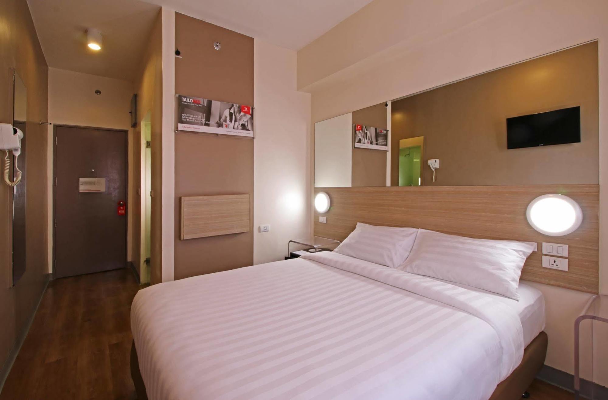 Red Planet Manila Aseana Hotel 3*
