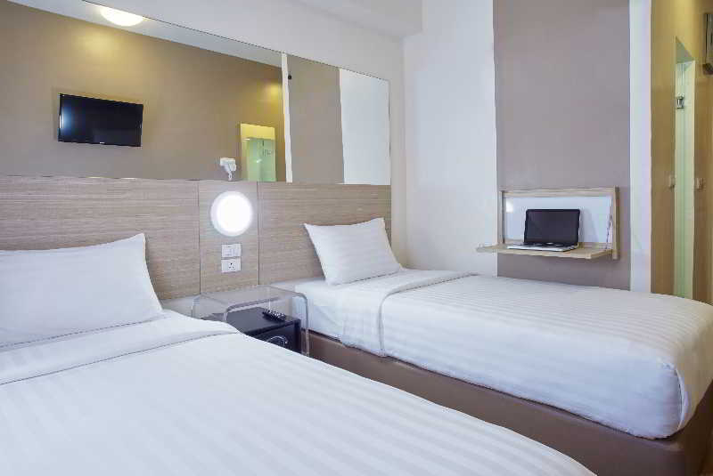 Red Planet Manila Aseana 3*